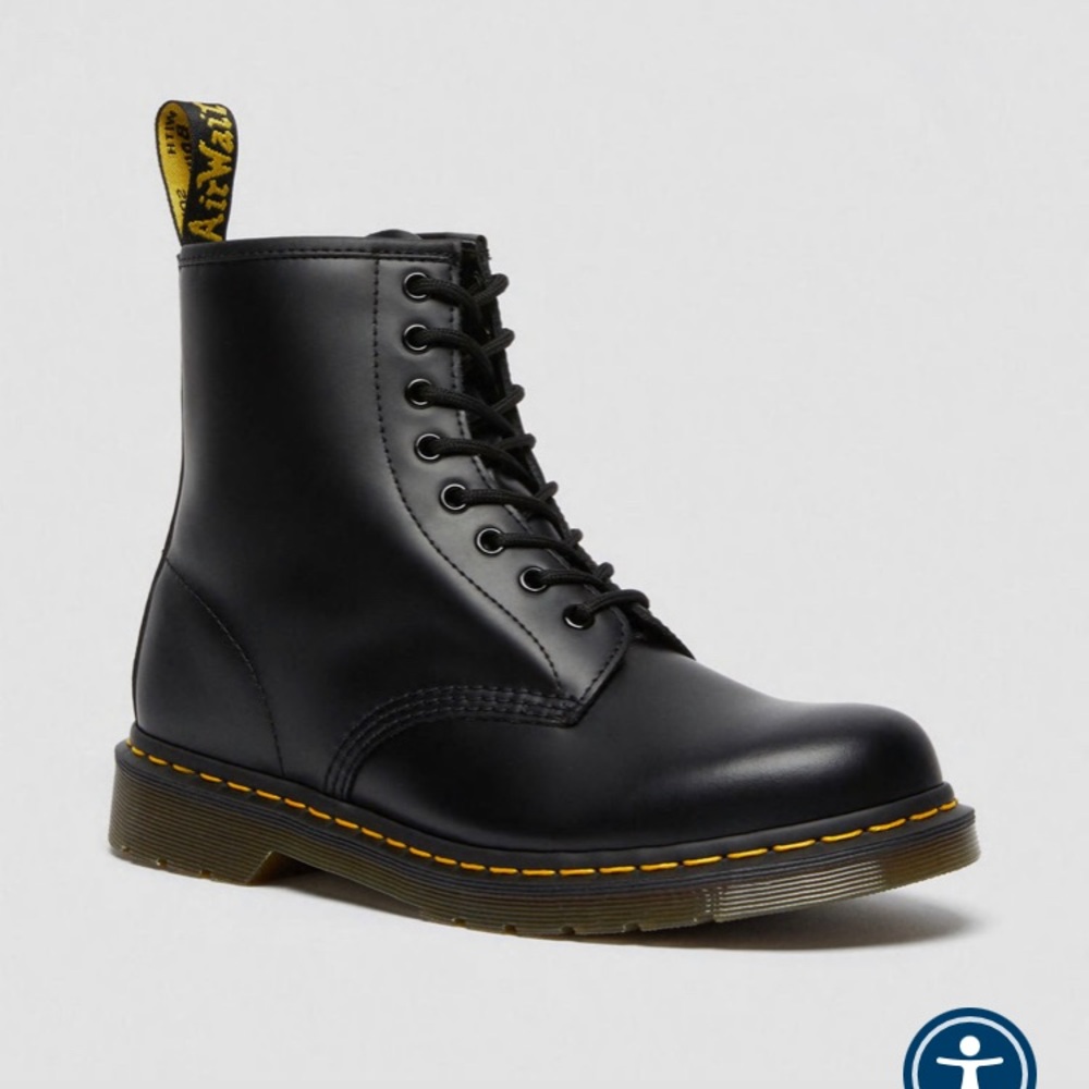 DR. MARTENS 1460 SMOOTH LEATHER LACE UP BOOTS :: SIZE 7